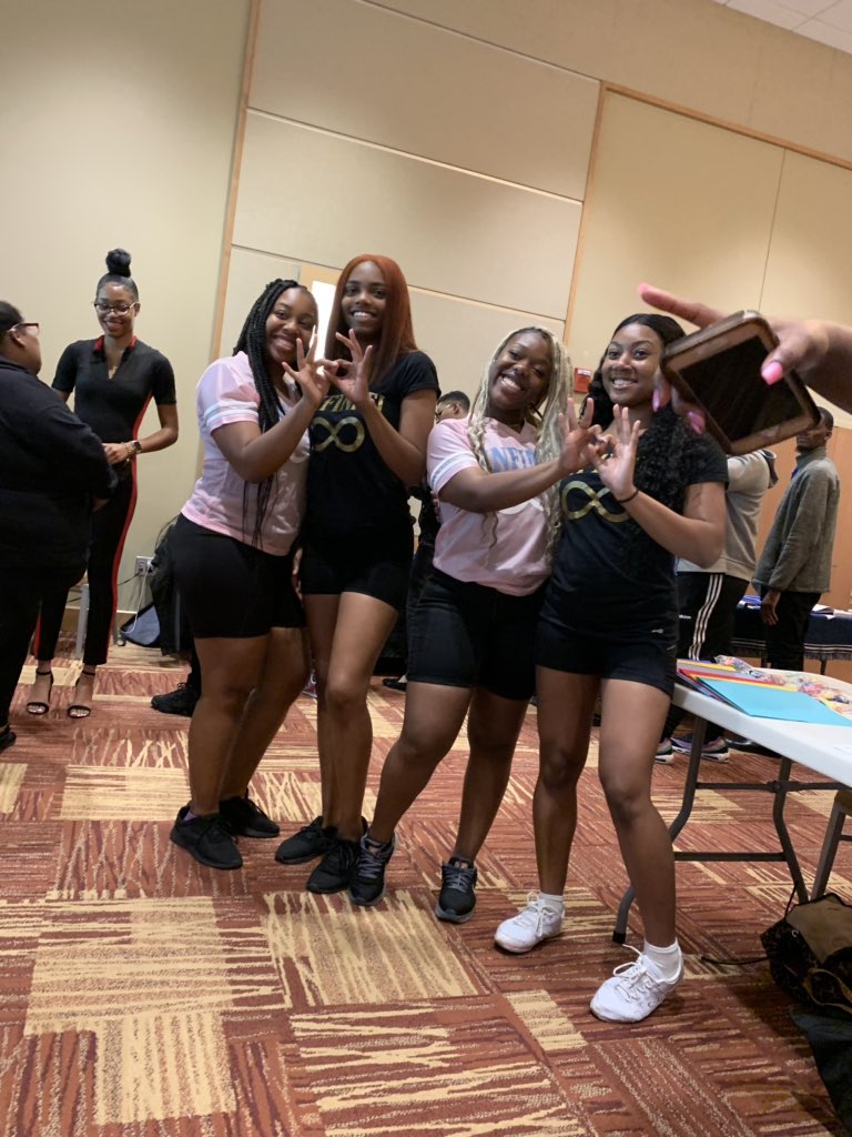 Be_Yonce__'s tweet image. Let’s not forget about these lovely orgs ❤️💛 #orgfair2019