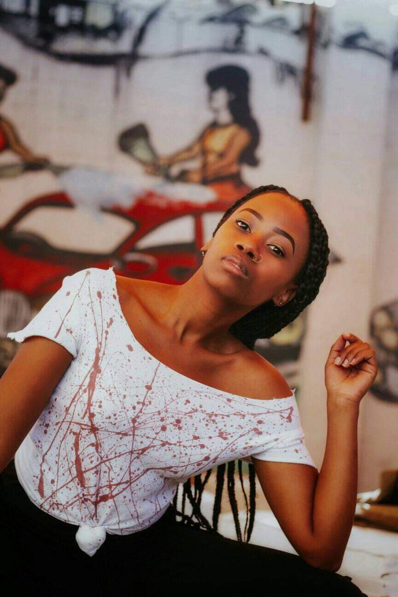 SliqueV's tweet photo. Her name is @Thati_Leee https://t.co/SWo9At2a7z