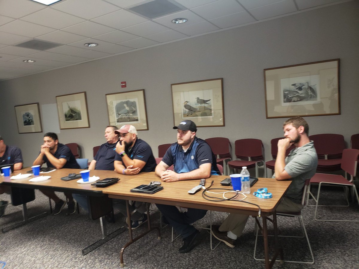 belennuno803's tweet image. When your director makes an appearance to your 5pm meeting and makes it better. Talked about challenges out and field and came up with some solutions. Team building exercise with the big 3 advantages and how we overcame them. #knowyourcompetition #columbiakids #carolinacrushers