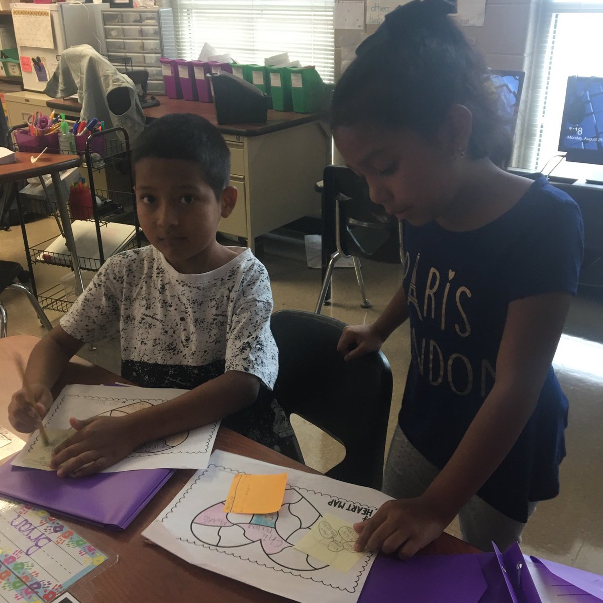 stevigirl5490's tweet photo. Writing from our “hearts” today 💜 #UltimateLearningExperience @MabletonES #secondgradelove https://t.co/MldsdlfoX8