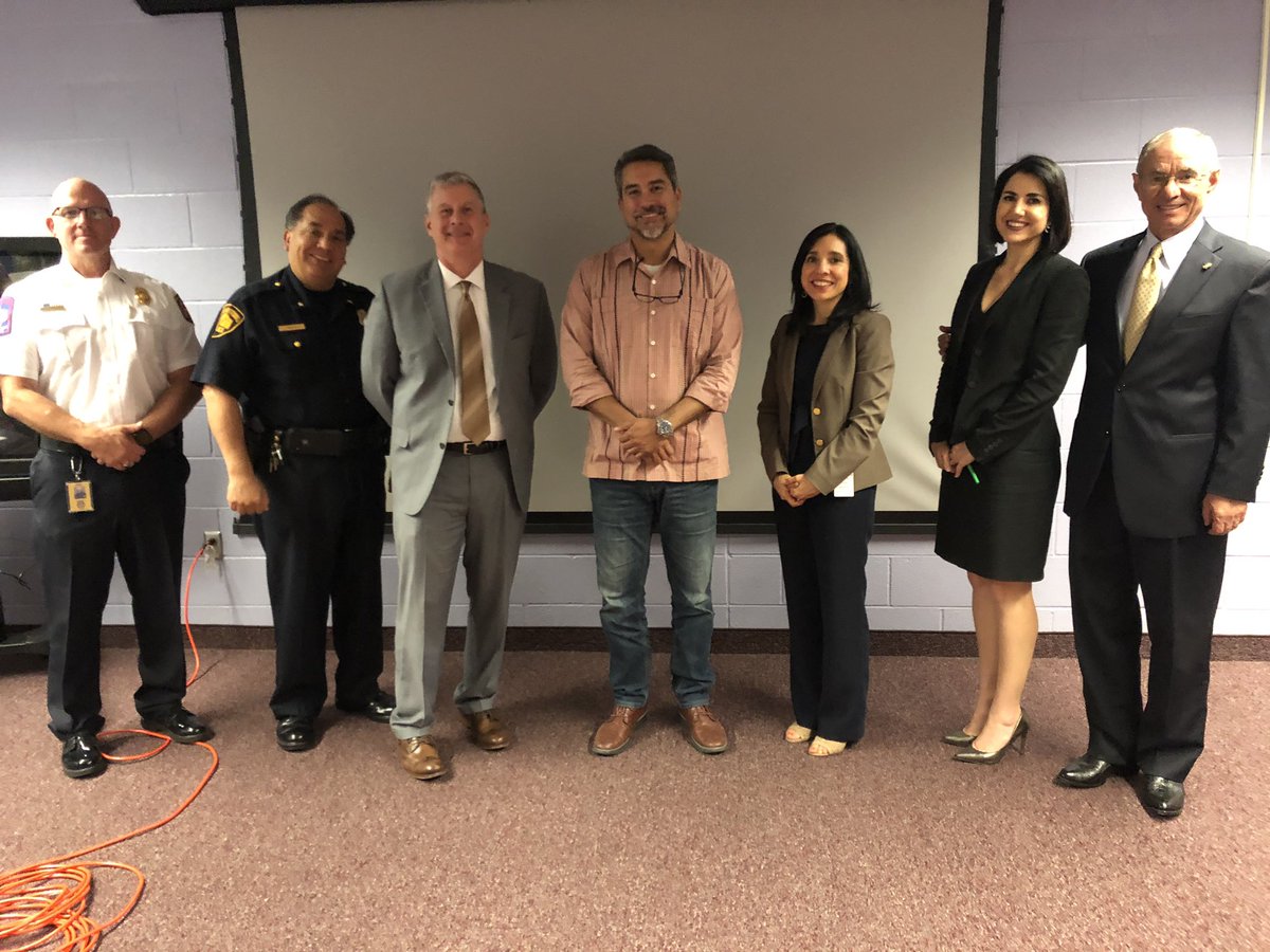 RobertoTrevino_'s tweet photo. I am grateful to Deputy City Manager María Villagómez and all the great @COSAGOV staff for presenting the 2020 Budget to District 1 community leaders. Thank you to everyone who attended and provided valuable input! https://t.co/bBWdAaoujW