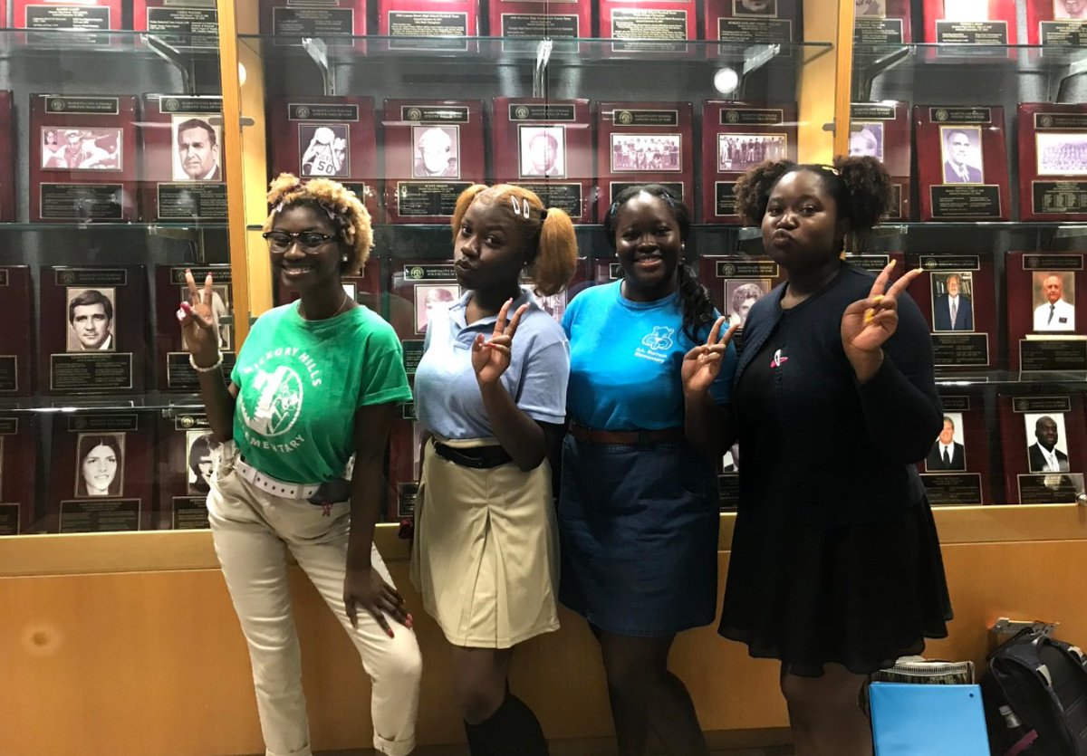 MHSpitchfork's tweet photo. Senior week @MariettaGAhs #ElementaryDay https://t.co/lL5oP0YfXs