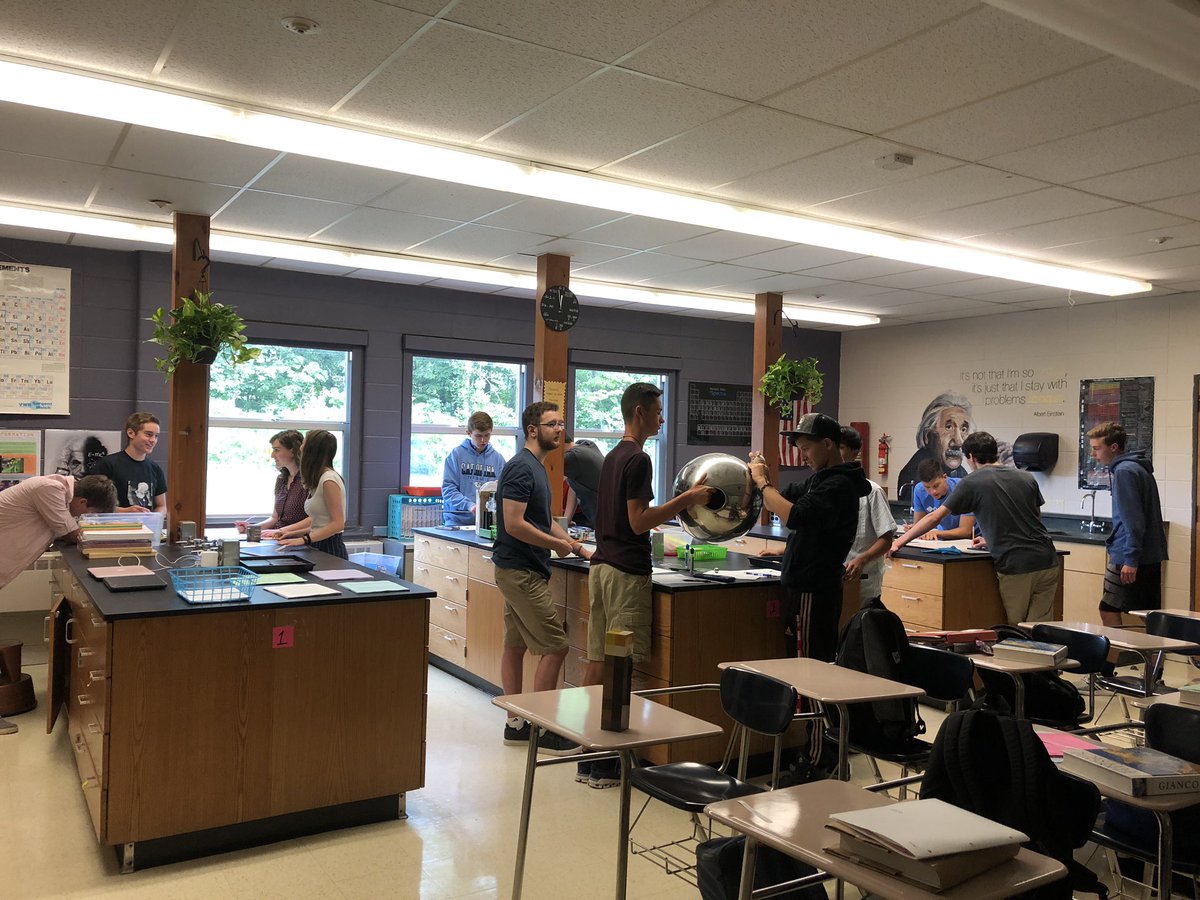 Over here in physics we jump right in on the 1st day! Mystery Volume/Density Lab for AP2 and the Pi Lab for AP1! Just look at this teamwork! 😍🙌🏼🙌🏼