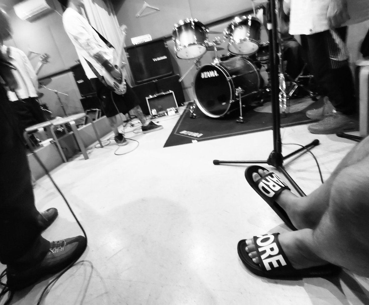 ONI_052's tweet photo. スタジオ & MTG🎸🥁
MTFまで時間ない⚡⚡⚡
色んな意味で❗
-
-
#sqar #square_nagoya #murdertheyfall #MTF #murdertheyfallzero #MTFzero #diamondhall #hardcore #hc #merauder #jesuspiece #crystallake #sandhc #edgeofspirit #lifestyle #facecarz #shield #hardcorelives https://t.co/HdsZCdLAiq
