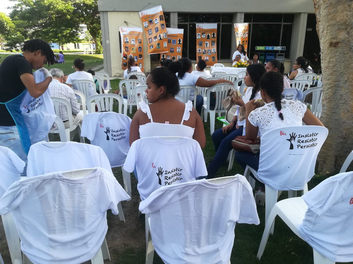 Oraloteca's tweet photo. Con una jornada de sensibilización en la @Unimagdalena cerramos la conmemoración del Día Internacional del Detenido Desaparecido. Palabras de los familiares, testimonios y jornada de estampados hicieron parte de las actividades. 
@VInUnimagdalena @FamiliaresCol @Antrop_unimag https://t.co/p0zRlSQeda