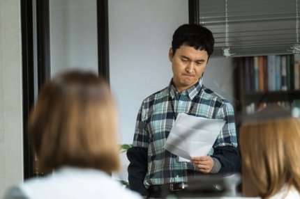 infodrakor_id's tweet photo. Still cut drama OCN #RunningInvestigators: #JangHyungSung. Mulai 18 September🌼 https://t.co/jCi8025bjb