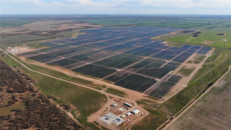 Aerial view of the Sunraysia solar farm. With the completion of Mechanical installation and 95% of electrical installation. It is not long before Sunraysia solar farm starts exporting power to the Australian national grid #Australia #gosolar #makethedifference #Maoneng #JohnLaing