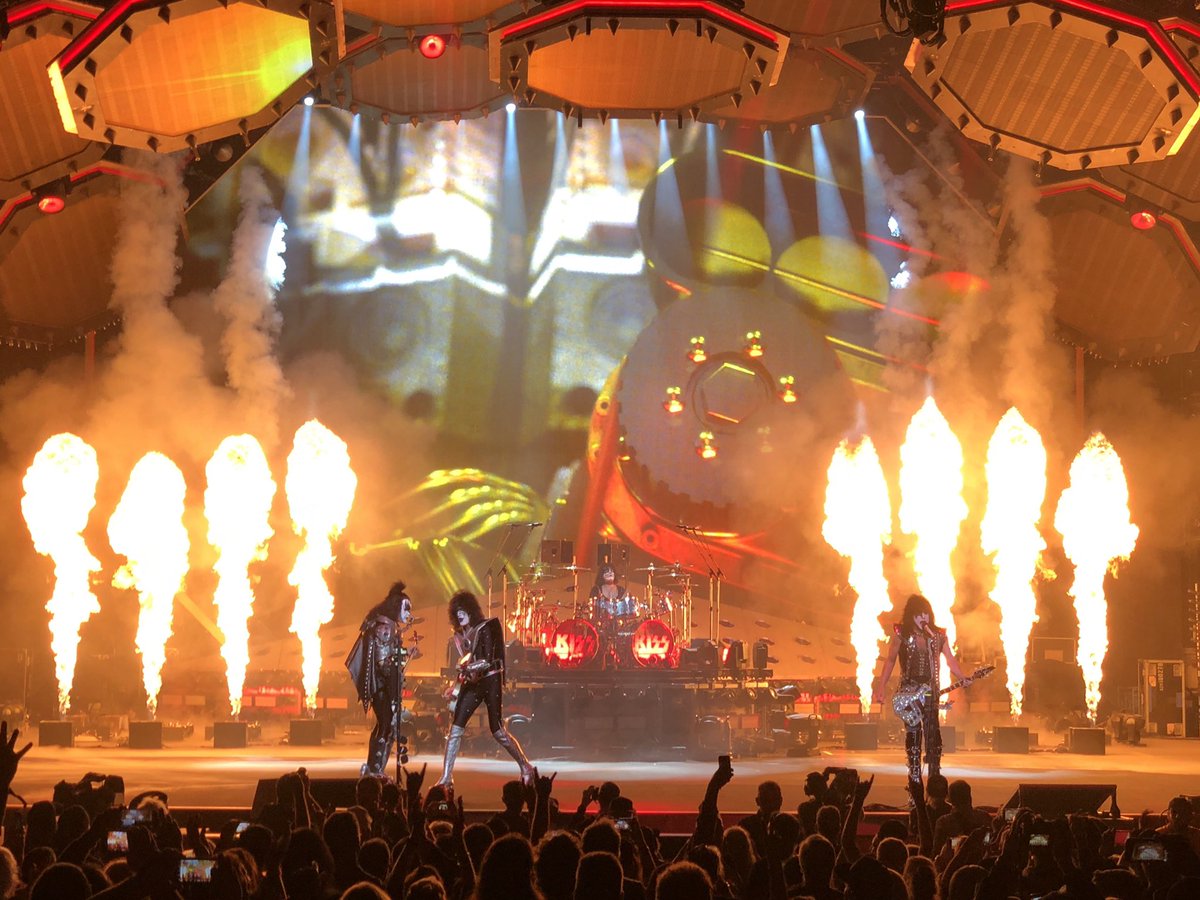 EmpowerFCUAmp's tweet photo. These Legends make us wanna Rock n Roll all night! @kiss #stjosephsamp #lakeviewamphitheater #EndOfTheRoad https://t.co/LsuLsci8vu