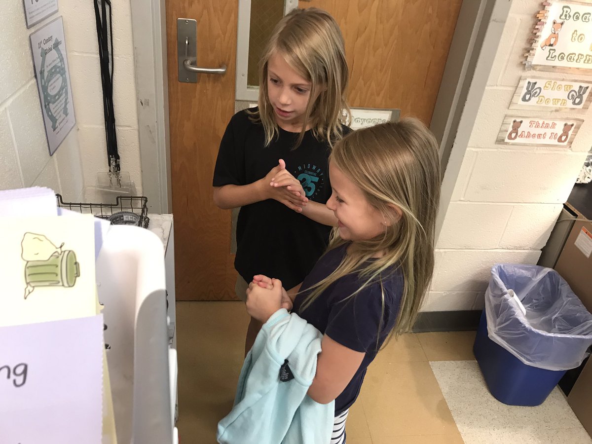 AndreaMclane's tweet photo. Reading the room, clapping syllables, and studying words. #mesheart #lex1allmeansall @Midway_Mustangs https://t.co/V6q841kHSC