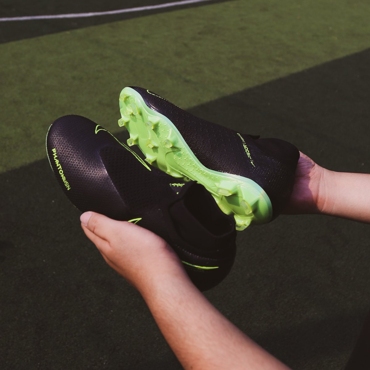 NIKE PHANTOM VISION ELITE DYNAMIC FIT FG DARK .