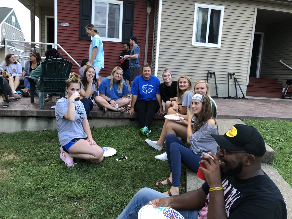 pspou's tweet photo. The bros kicked off the start of the new school year with some breakfast for dinner #rushpsp https://t.co/HUC5V9ogDo