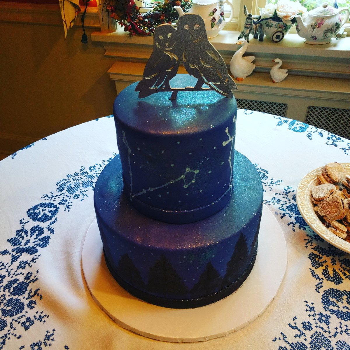 PaigeEtheridge1's tweet photo. Two years. Two Hearts. ๐๐๐๐
#anniversary #wedding #marriedlife #cake #galaxycake #weddingcake #unitysand #handfasting #laybrinth #bluebride #diy #diywedding #alternative #alternativewedding #love #custom #WednesdayThoughts #weddingseason #MarriedAtFirstSight #married #avalon https://t.co/HaA0LuZ27P