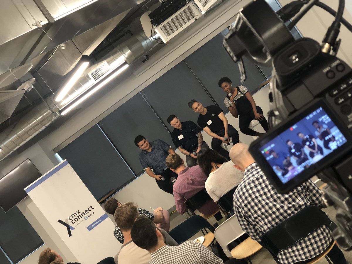 #CMXConnect panel discussion for and about Community Managers with <a href="/RyanParedez/">Ryan Paredez</a> @BrentOshiro @Shanahasatwitr #VideoforyourEvent