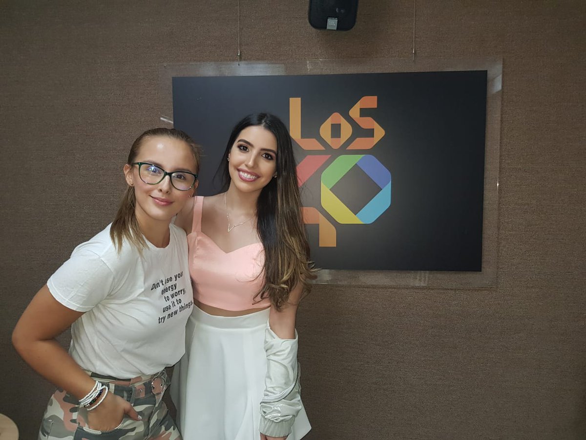 Deepmusicco's tweet photo. Ésta fue nuestra promoción en la ciudad de la Eterna Primavera junto a @veraciocca de promo con su primer sencillo "Sala de Espera" 💃🏻🎶🕛
°
Y somos @Deepmusicco 🔥.
°
#djsonly #colombia #dcr #djsonly #veraciocca #saladeespera #love #new #music https://t.co/x8Uz7lK6R1