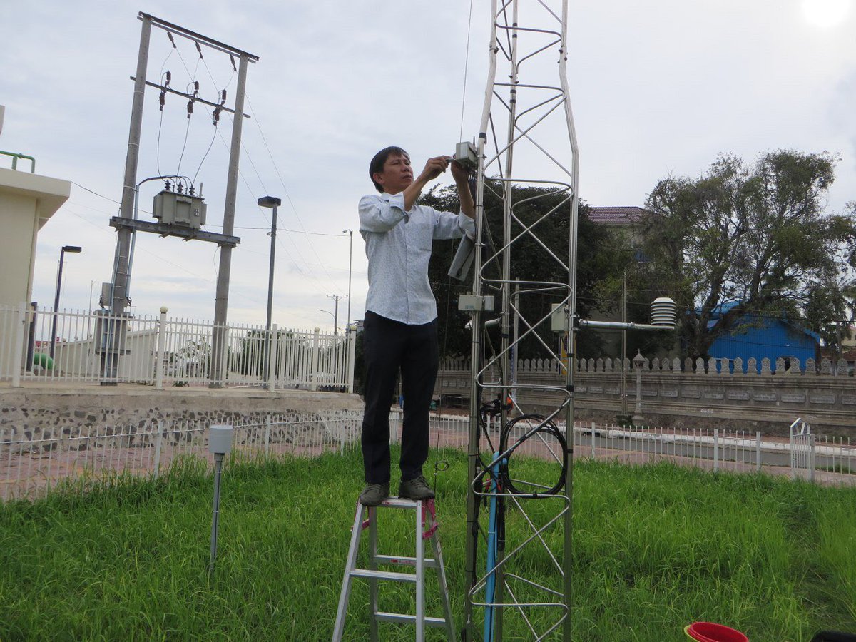 muhiusamah's tweet photo. The grass is greener in OUR side of the fence! As the rain falls, the seed grows. Maintaining #meteostations requires some love & care. This is #Cambodia #MOWRAM Met dept officials in the field, ensuring #climatedata is sustainable. https://t.co/iMPVx45mBU https://t.co/AMsGfSfcBz