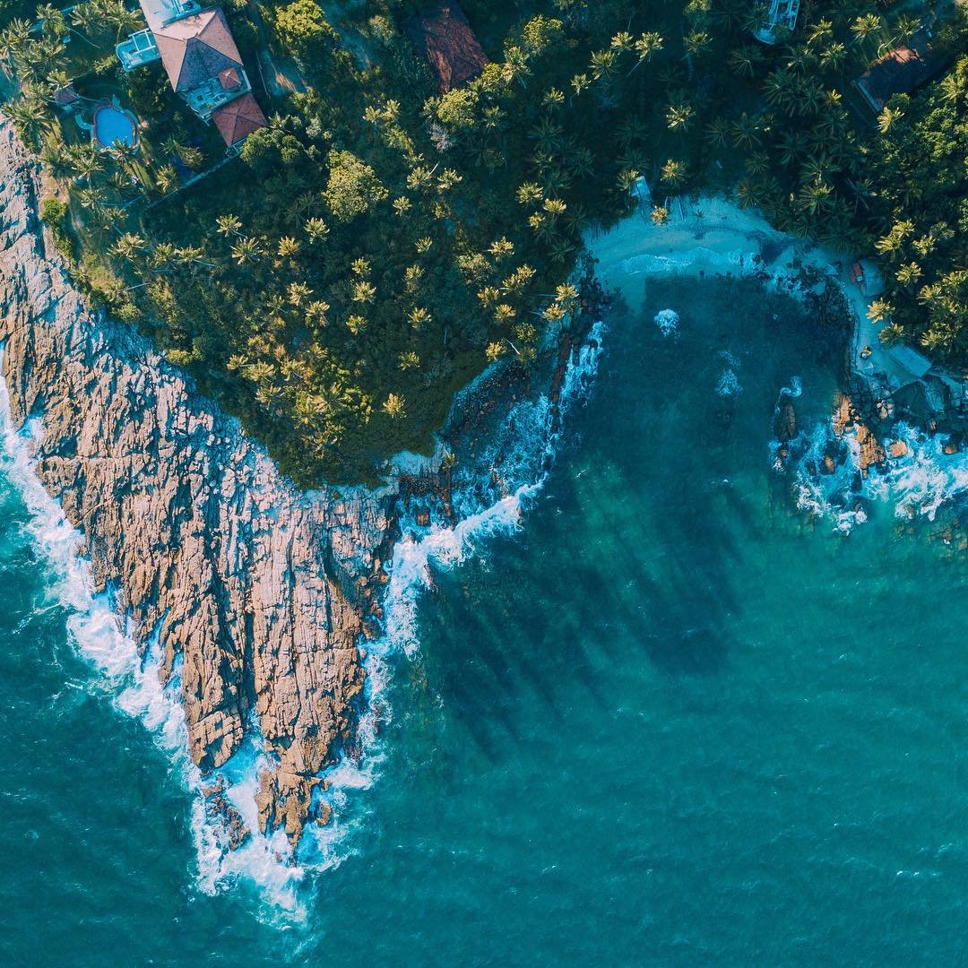SLankax's tweet photo. Sri Lanka

#srilankax #srilanka_x #travel #instatravel #travelgram #traveling #mytravelgram #srilanka #ceylon #placestobe #traveldiaries  #wanderlust #followme #liveoutdoors #letsgosomewhere #getbusylivin #lifeofadventure #ourplanetdaily #visualsoflife 

📸 pradeep_gamage https://t.co/mrUnRh6Vlc