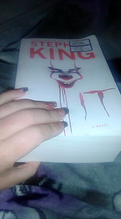 Undying_Dogma's tweet photo. Lookie on what I got today πππ #ITMovie #ITChapter2 #IT #ITBook @StephenKing #ITNovel https://t.co/XLrvI2o3Yq