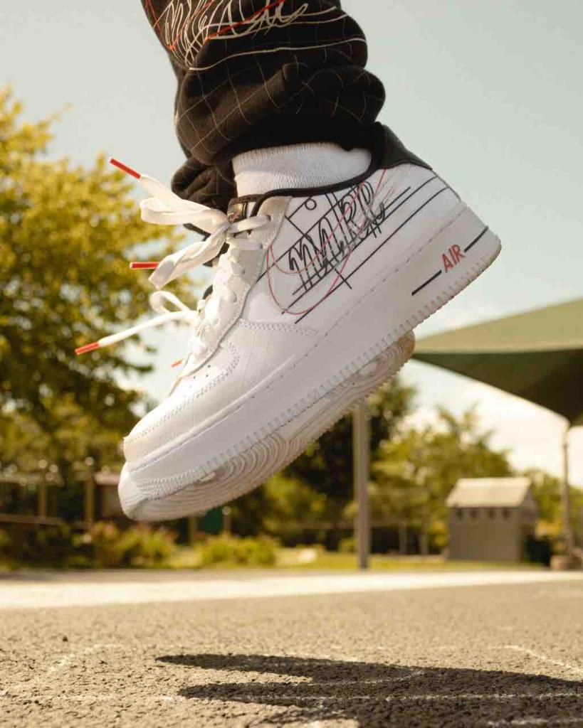 suspensie Machtigen vonk Kids Foot Locker on Twitter: "How high can you jump? Nike Air Force 1  #EvolutionOfTheSwoosh 'Script Swoosh' is available in store and online.  🛒&gt; https://t.co/hcdKBkJAN4 https://t.co/9KvE0BbU95" / X