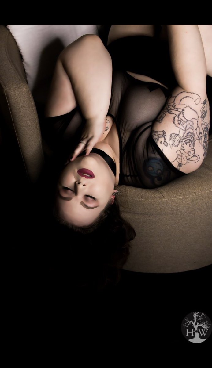 TheKatStroud's tweet photo. New set from #houseofwinter
Wearing @TorridFashion
I want to see more fat bodies being loved,enflamed with passion and full of desire, bodies twisting together in a worshipful embrace. Rolls, dips, and valley given the proper reverence they deserve. #bodypositivity #plussize https://t.co/etL5FmyYd4