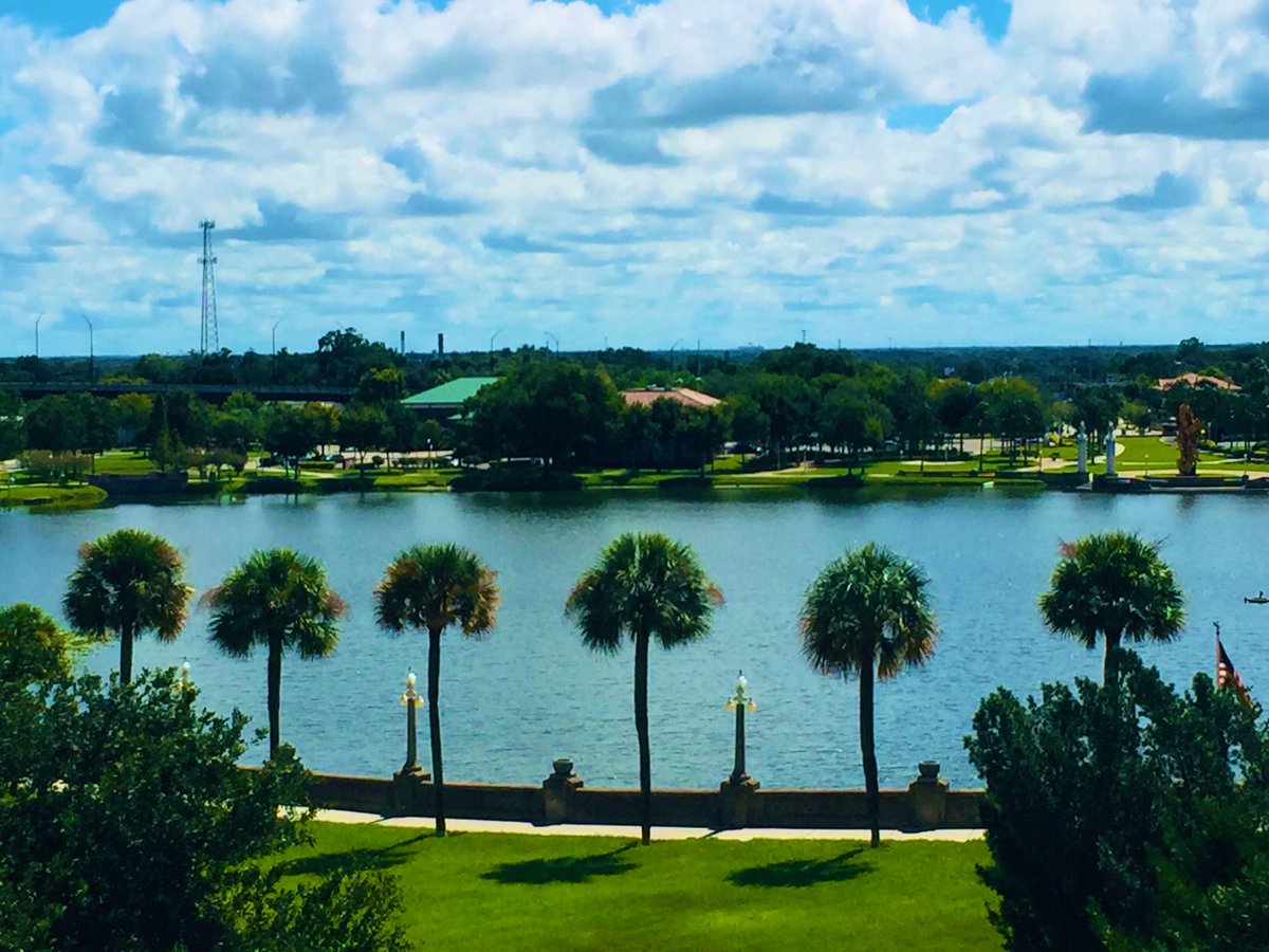 DeMeccaFree's tweet photo. #lakemirror #Lakeland https://t.co/CPGDbMqKPg