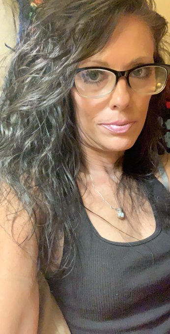 It&rsquo;s just not worth the continual begging for understanding so I&rsquo;ve resorted to the pictured look of<a href="/tag/newprofilepic"class="tags"><span>#newprofilepic</span></a>