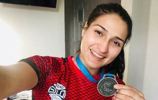 IgnacioBCamposE's tweet photo. Felicidades Ale "La Diabla" Almontes, sabíamos que lo lograrías, por eso es muy merecido tu triunfo, ¡gracias por tú esfuerzo!
#MedallaDePlata para #Michoacán a nivel nacional
#PuebloBoxing
#Zirancuaretiro
#Orgullo https://t.co/2PtxhCc07Z
