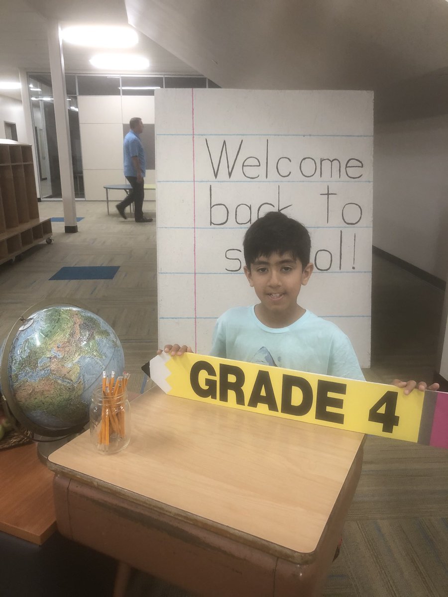 HarbourLandSch's tweet photo. Check out these happy back to school faces! #bringyourbackpack #ehlshawks https://t.co/vUvvcNssrQ