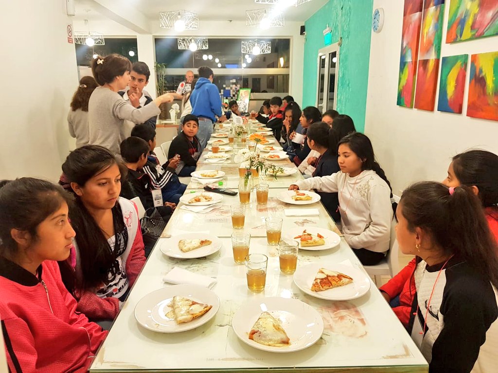 mepsalta's tweet photo. Lo importante está en la sonrisa de cada uno de ellos. Recién compartí un hermoso momento con chicos de escuelas rurales de los parajes de #Molinos que se encuentran #ConociendoMiCiudad.Es un placer y espero que sigan disfrutando de la capital de todos los salteños. #SáenzGestión https://t.co/GBe0vSBUDS