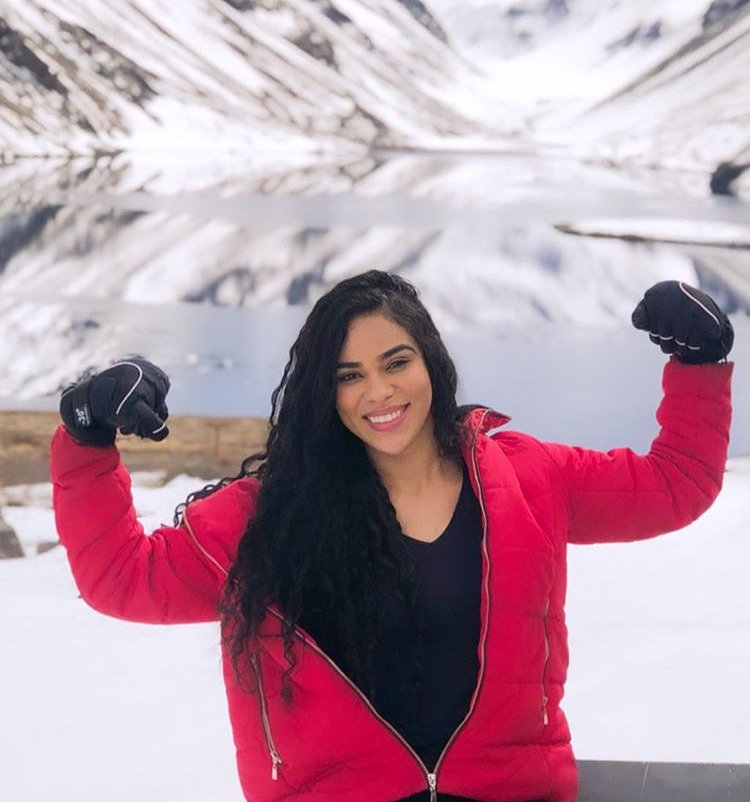 MAVIESA20's tweet photo. Nossa menina guerreira merecedora de tudo que vem conquistando!☀💪🏼❄️🇨🇱
@ElanaValenaria
#chile
#teamelana
#divasniely
#piauiense #piaui #celebridades #nordestina #nordeste #teresina #bbb19 #elana #bigbrotherbrasil #redebbb19
#chile🇨🇱 #viageminternacional #passeio https://t.co/N94iENszQP
