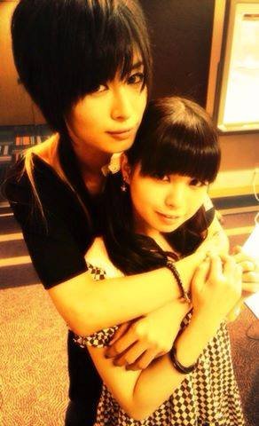 WorldHaruna's tweet photo. Por último, Luna con AKIRA que son amigas desde que trabajaban juntas como modelos de Kera. Al igual que Kotoko y Mosso Calibration, AKIRA estuvo en el concierto de aniversario de Luna https://t.co/4Cj50ahfgH