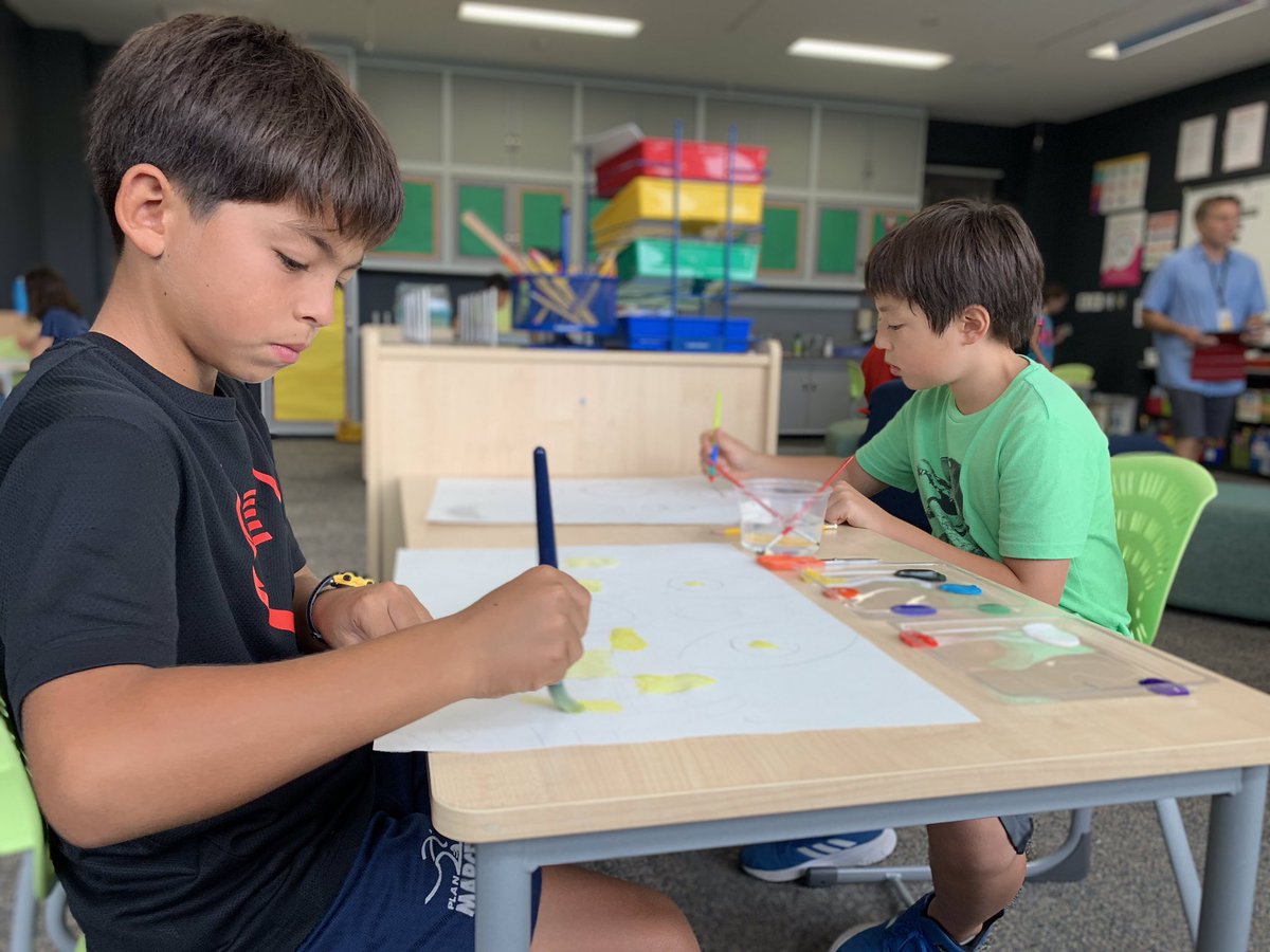ASIJ3j's tweet photo. Designing our dots based on “The Dot” by @peterhreynolds @asij_g5 https://t.co/t2bX0NkYq7