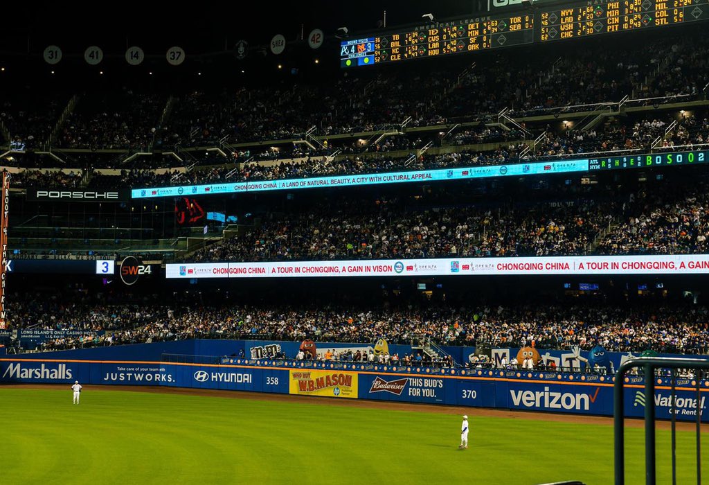 Cimgine's tweet photo. CIMG was proud to co-produce and showcase China culture and tourism on the LED screen to Mets fans #CIMG #AECC #neeyorkmets #citifield https://t.co/jXGYtoS6b9