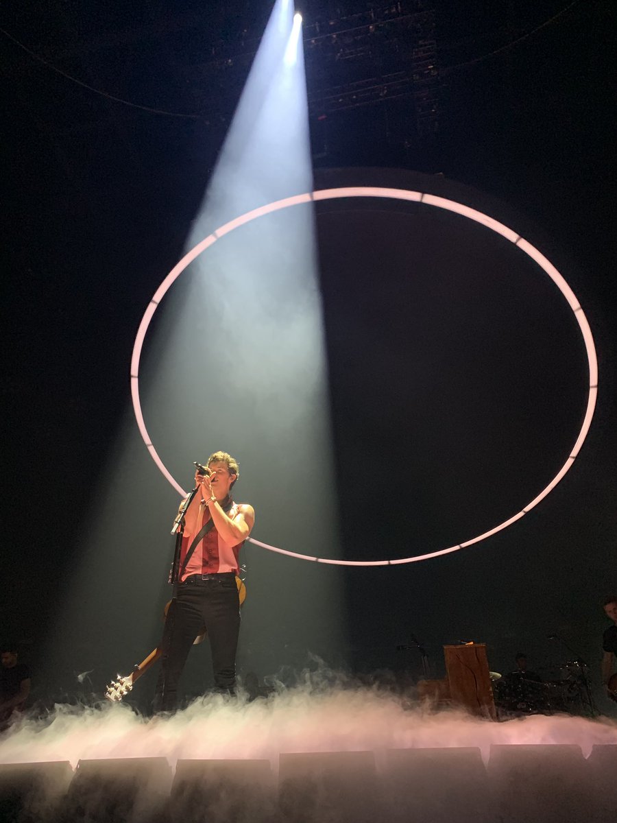 Iivelymendes's tweet photo. @ShawnMendes thank you for tonight. I love you. Forever and always. Keep doing amazing things ❤️ https://t.co/32zD0GCa4Z
