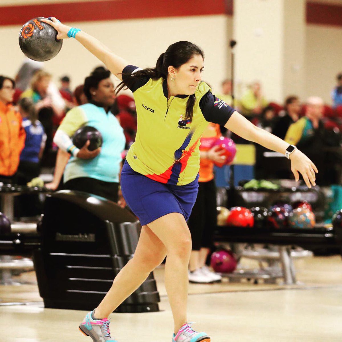 OriosDeportes's tweet photo. 🚨¡MUCHA ATENCIÓN!🚨 ¡TENEMOS UNA NUEVA CAMPEONA DEL MUNDO!

La colombiana @MariaJoseRodri obtuvo el título del 'TODO EVENTO' en el Campeonato MUNDIAL Femenino de Bowling en Las Vegas🇺🇸Estados Unidos.

Sencillos + Dobles + Ternas + Equipos = 🥇

¡ORGULLO COLOMBIANO!💛💙❤️ https://t.co/RlT62GEzjh