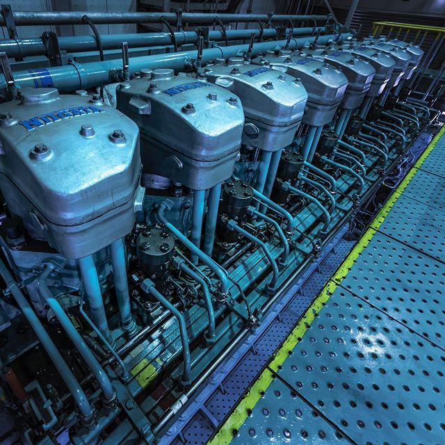 東京電力ホールディングス 株式会社 Twitter પર 三宅島 内燃力発電所 ディーゼル発電機 Diesel Generator At Miyakejima Internal Combustion Power Station 4台の発電機 1基あたり 1 000kwから2 500kw で 発電しています 東京電力 東電 T Co Egonn63vfj