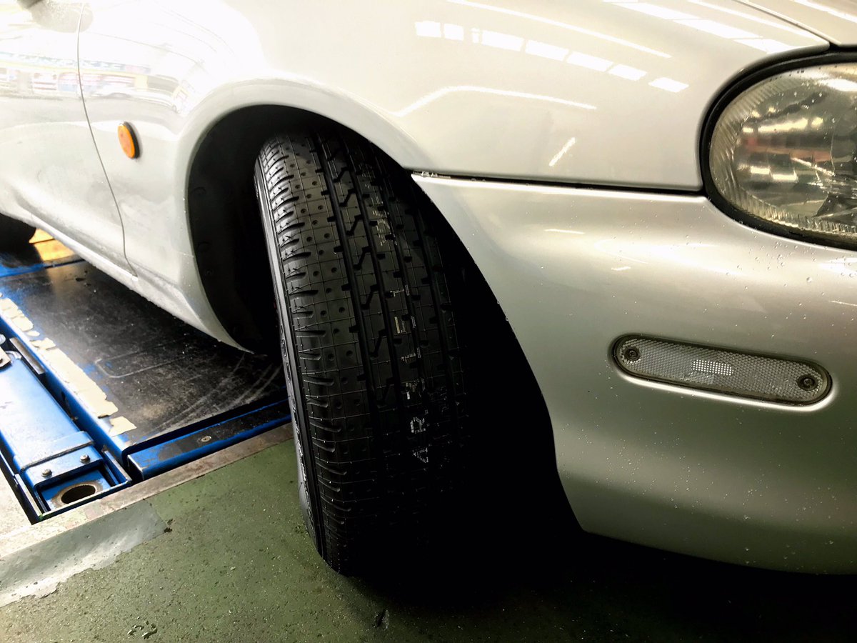 タイヤガーデン東京 練馬店 Naロードスターにアドバンhfタイプdを交換させて頂きました エンケイさんの軽量ホイールに タイプd あのドリフトマンガに出てきそうなお車ですね お買い上げ有難うございます タイヤガーデン 練馬 アドバン タイプd