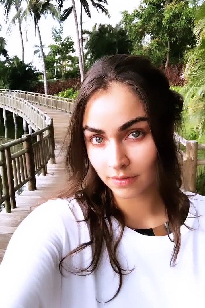 badpostclaudia's tweet photo. natural beauty 🍃 @claudia3martin https://t.co/kkwAOltChs