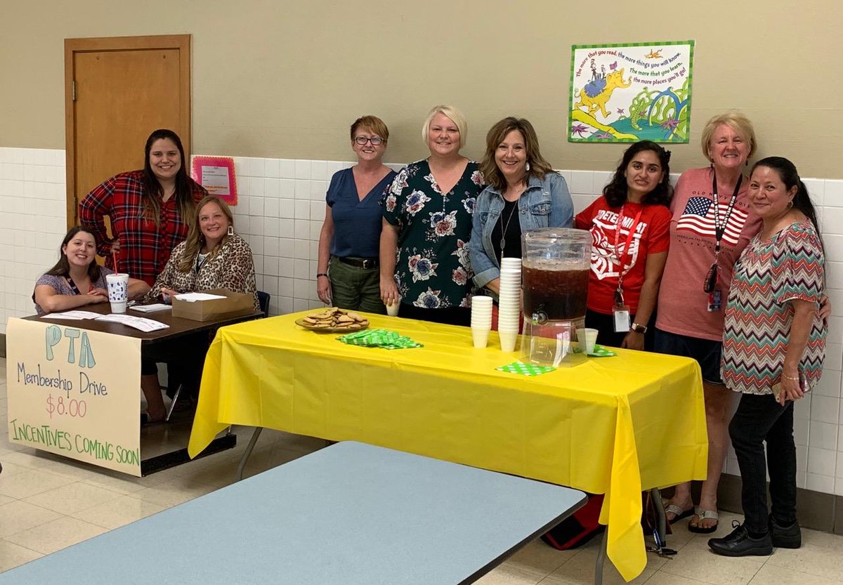 Thank you to these amazing Lawrence Elementary teachers! You helped make our Meet the Principal Night a huge success! 
#Lawrencetomorrows 
#seizetomorrowtoday 
#believeinmesquite
