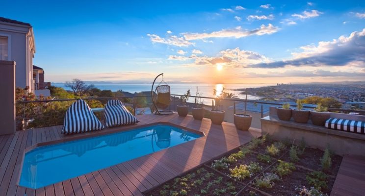 Gordon’s Bay: Grand Getaways in a Gorgeous Coastal Haven tinyurl.com/y59okjza