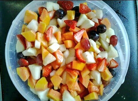 VegOnthego1's tweet photo. Summer is around the corner and since you'd love to look good, start by changing your diet and buying yourself fruit and veg from VegOnTheGo. neatly packaged for u😊 Place your order now on 0727711574. #pretoriacbd #nsfas #Nigerians #Checkpoint #benni #GirlTalkZA #ojewakeng https://t.co/UaeP9FmO7k