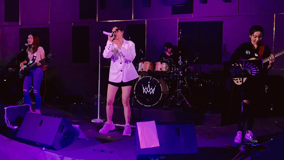 ALIZband's tweet photo. พร้อมแล้วน้าาาา วันนี้ 19.00 ที่ร้าน thor เอกมัยนะทุกคน #ALIZband #Loveatfirstrock #muzikmovrecords #kopperbeer https://t.co/2bcTBMuhQv