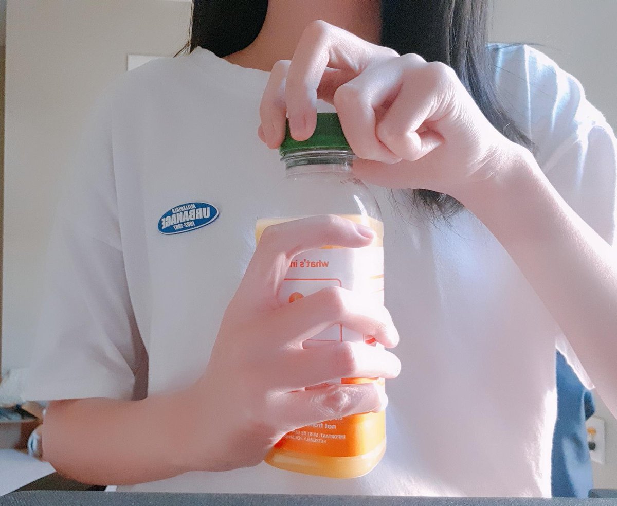Request_hand's tweet photo. [물병 따는 손] https://t.co/u3EnR2c8TV