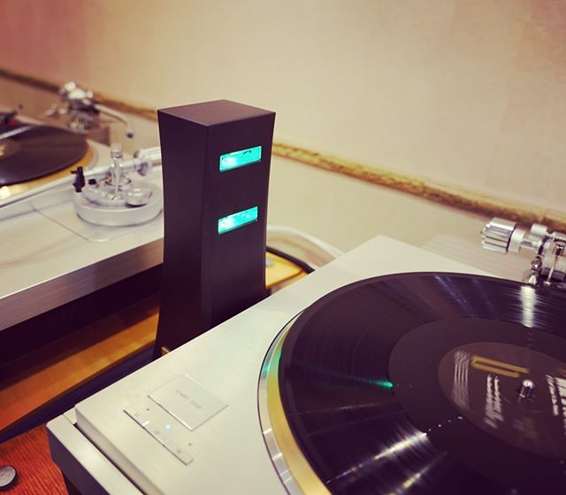 ION-001 vinyl ionizer.
#dsaudio #opticalcartridge #ion-001 #ionizer #vinyl #record #madeinjapan #光カートリッジ #メイドインジャパン #dealerevent #ダイナミックオーディオ #nostatics ift.tt/30F5sN5