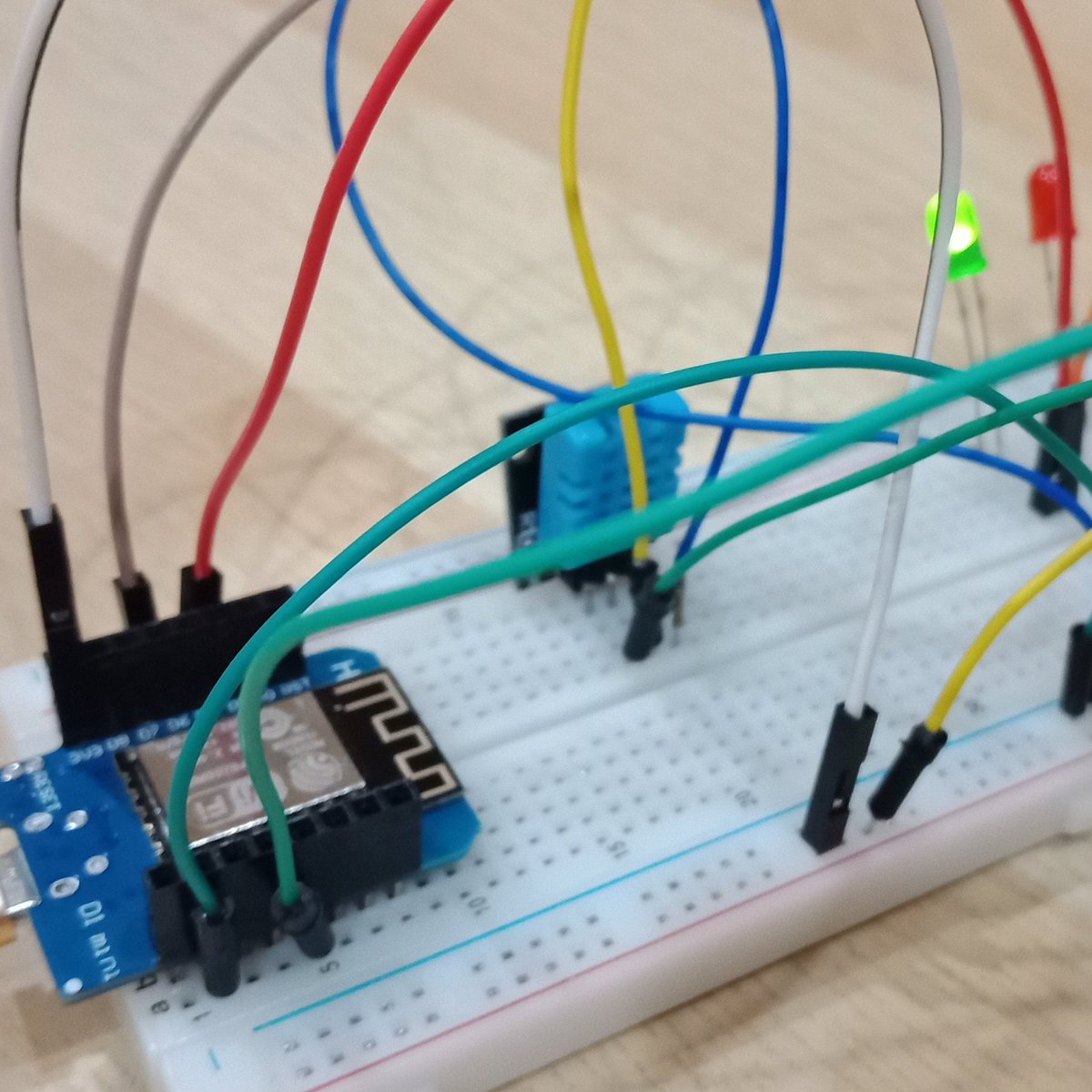 WSilveiraNZ's tweet image. #hellotemperature first project is now complete! With leds turning on and off when temperatures rise and drop. All written in @code using @PlatformIO_Org. So I have the first project to make with the kids...