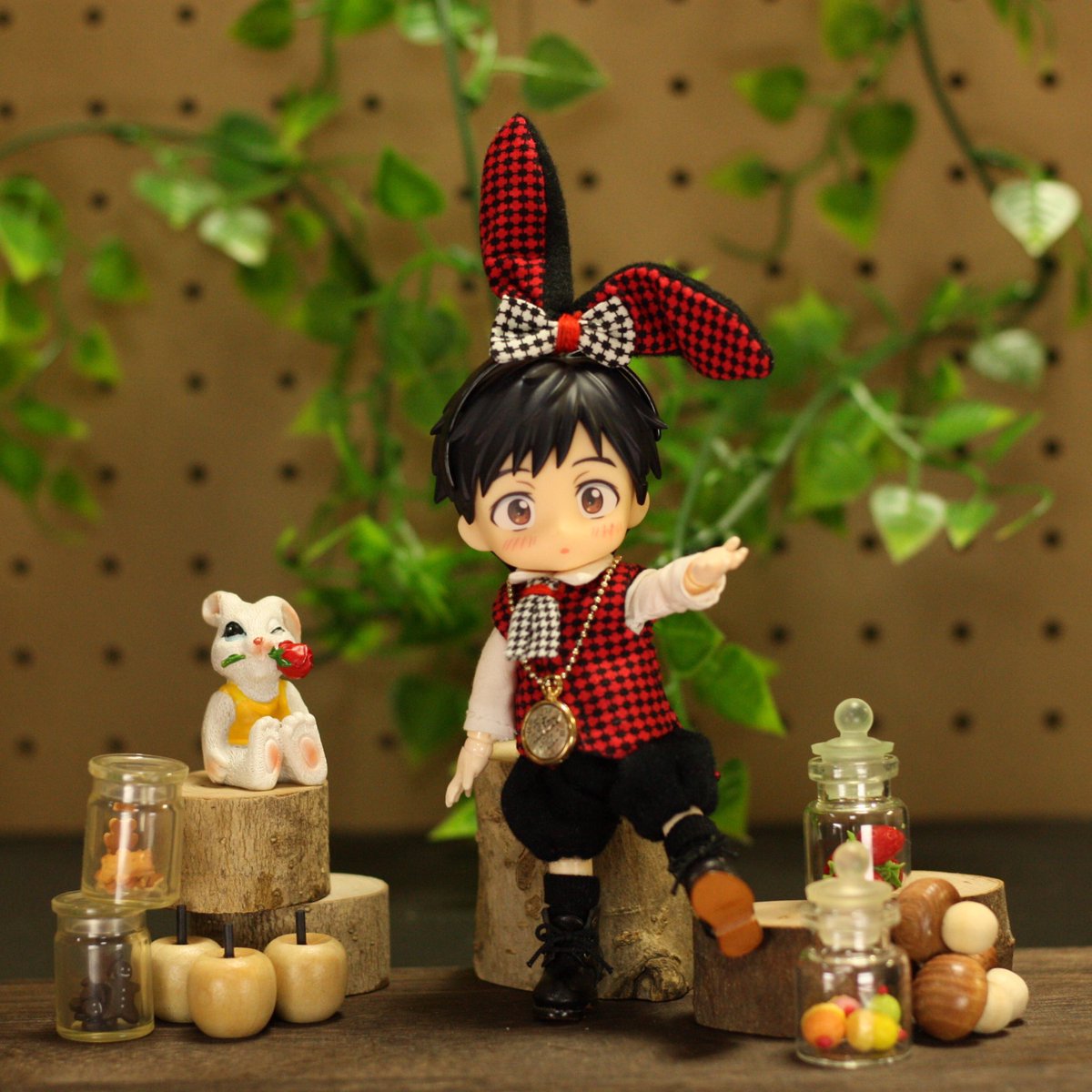sesameyoi's tweet photo. 『時計うさぎ（黒）』
カチューシャ、Ｙシャツ、ベスト、かぼちゃパンツ（しっぽ付き）、靴下（黒）、チャームの6点セット。
￥4.000

オビツ11、ねんどろいどどーる対応サイズ。

#アイドール名古屋 https://t.co/PPfEQT42XT
