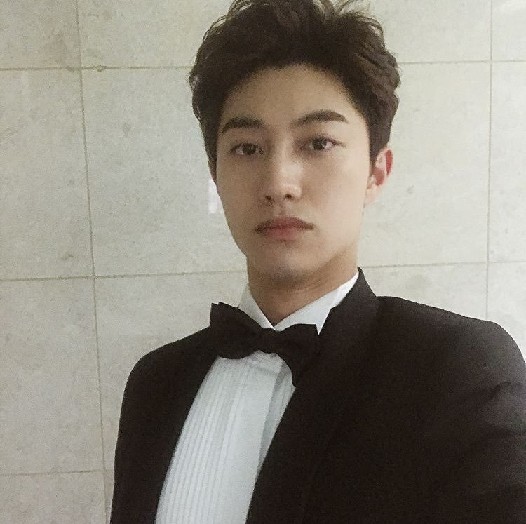 itsyeonwooyoung's tweet photo. sup, ready for #GBFirstDate ? https://t.co/N7nopdtfu3