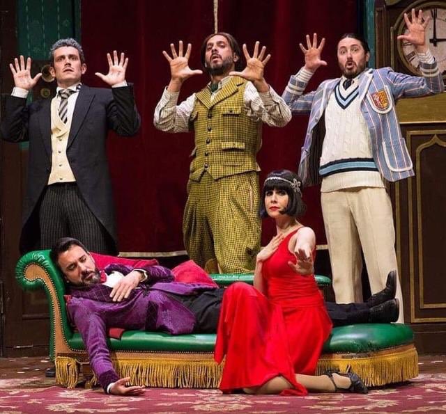 ColeoColais's tweet photo. “L’estate sta finendo... sto diventando grande” 🎼
e dal 26 settembre stiamo all’Olimpico.. al @teatrolimpico, non allo stadio! Vi aspettiamo! @playgoeswrong #chedisastrodicommedia #abmanagement https://t.co/7gqvRjSECE
