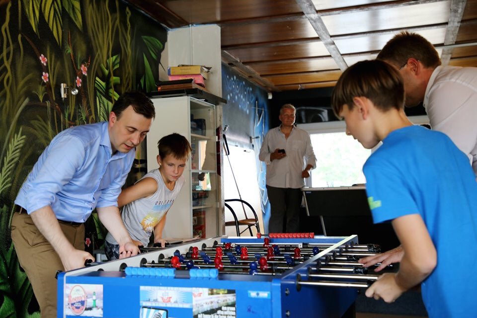 Bio-Milch und KULTI-Kick. Gestern waren die Landtagskandidaten <a href="/DanielSauer73/">Daniel Sauer</a> &amp; <a href="/CarstenBruch/">Carsten Bruch</a> mit dem <a href="/CDU/">CDU Deutschlands</a>-Generalsekretär <a href="/PaulZiemiak/">Paul Ziemiak</a> auf Wahlkreis-Tour in #Bernau &amp; #Biesenthal. Vor allem Themen wie #Integration, #Pflege, #Landwirtschaft &amp; #Jugendarbeit wurden diskutiert.