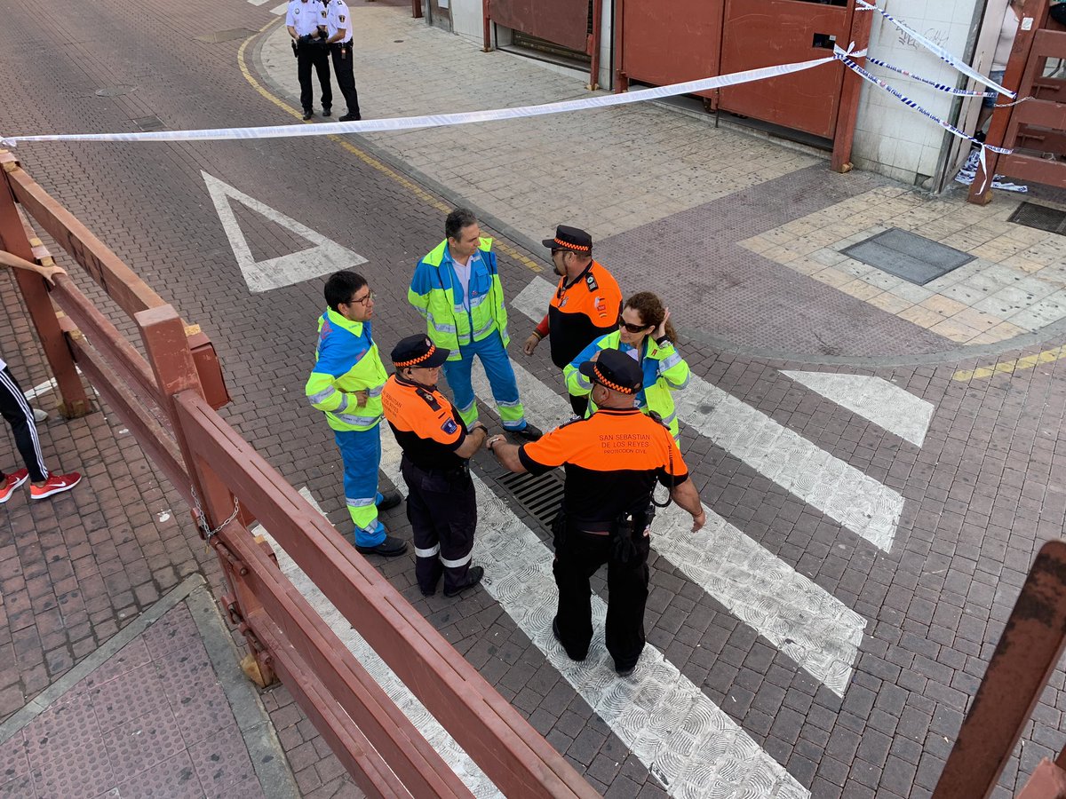 4clave's tweet photo. Todo preparado para que a las 11:00, comience el 2º #EncierrosSanse2019.
#LasProtesCuentan, #SUMMA112, #PolicíaLocal, @policia y @guardiacivil velan por tu seguridad. 
Sigue indicaciones y recomendaciones por un #EncierroSeguro https://t.co/i0P4LOW0io