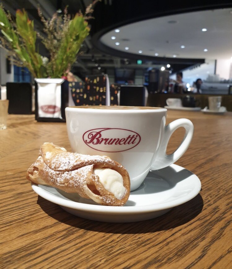 Vicki1403's tweet photo. When u catch up with twitter friends &amp; we’re laughing &amp; chatting so much we don’t realise what time it is until the waiter says “Ladies we’re closing in 15 mins” Lol 😂 Good times #WhoNeedsDinner #Drinks 🍸#Coffee ☕️#Dessert @NarelleM77 @Mebinhk @BrunettiCaffe #MelbourneMemories https://t.co/nxIe8x2I4L